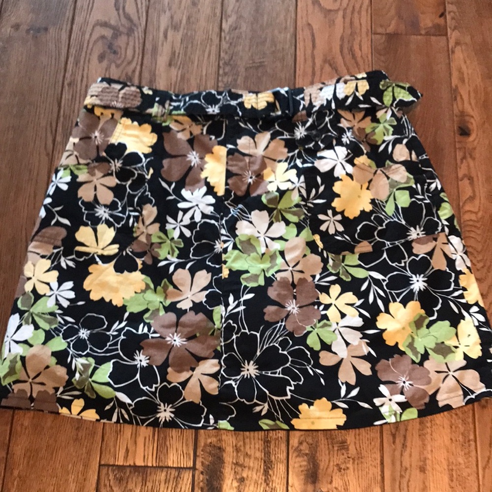 Just listed❤️ fun floral print skort